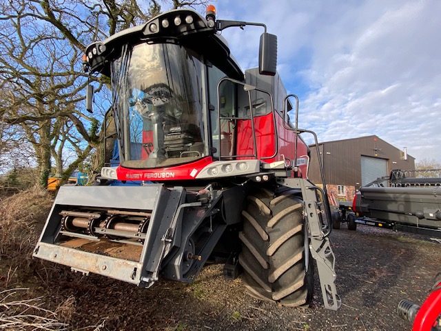 BM000103 – 2016 MF Delta 9380 AL Combine