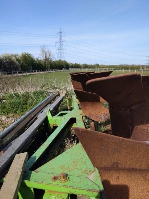 TC00237B – 1990 Dowdeswell DP100S Plough
