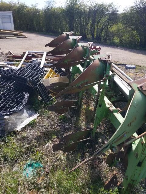 TC00237B – 1990 Dowdeswell DP100S Plough
