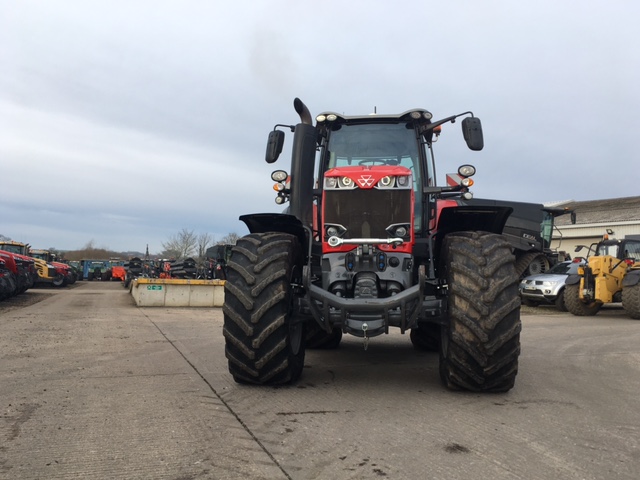 BM000109 – 2018 Massey Ferguson 8740 Tractor 7