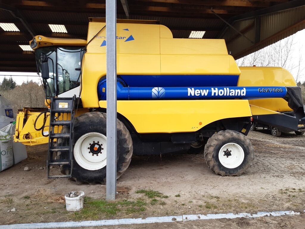 New Holland CSX 7080 Combine Harvester 1