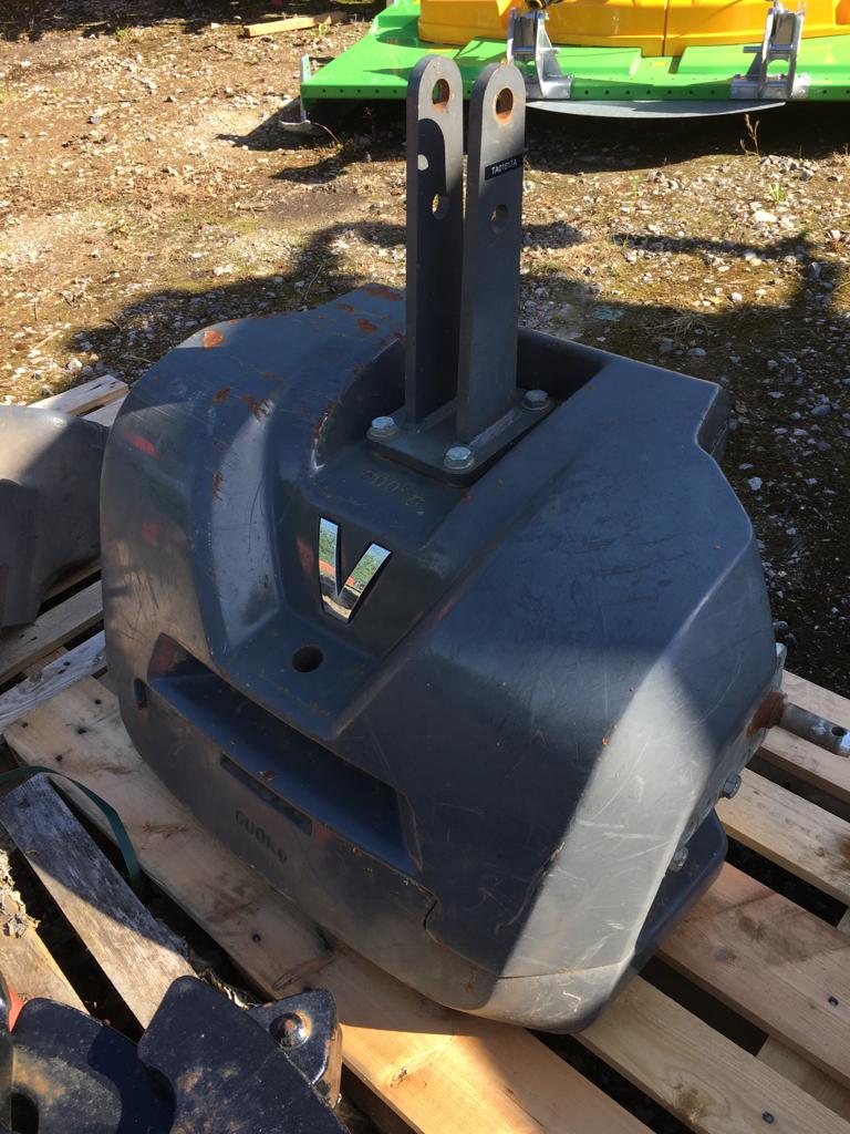 TA01617A – Used Valtra 1200kg Front Weight 0