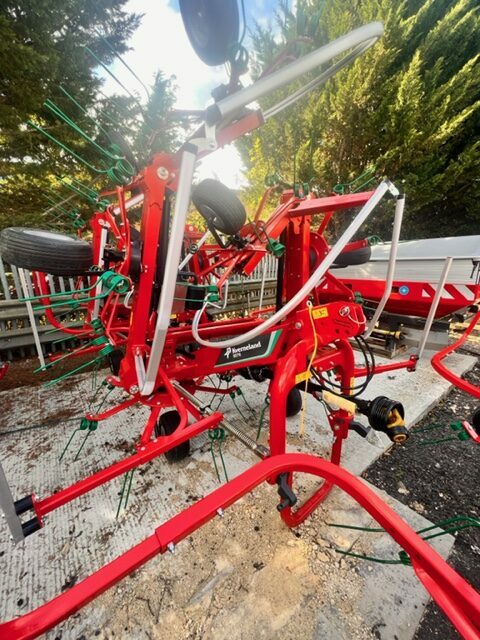 BM000274 – 2022 Kverneland 8576 Tedder