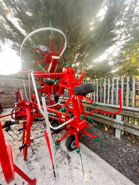 BM000274 – 2022 Kverneland 8576 Tedder