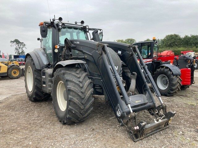 T4010134 2019 Valtra T214V SmartTouch Tractor c/w Quicke Q7M Loader