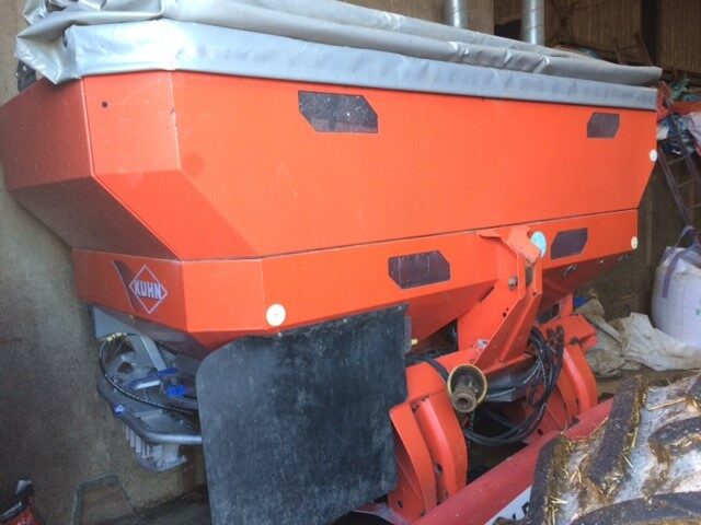 T5010723 2008 Kuhn Axis 30.1D Broadcaster