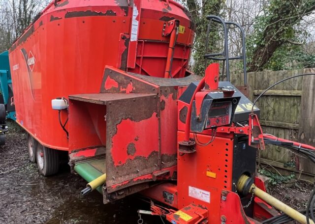 GM035645 – Kuhn Euromix Feeder