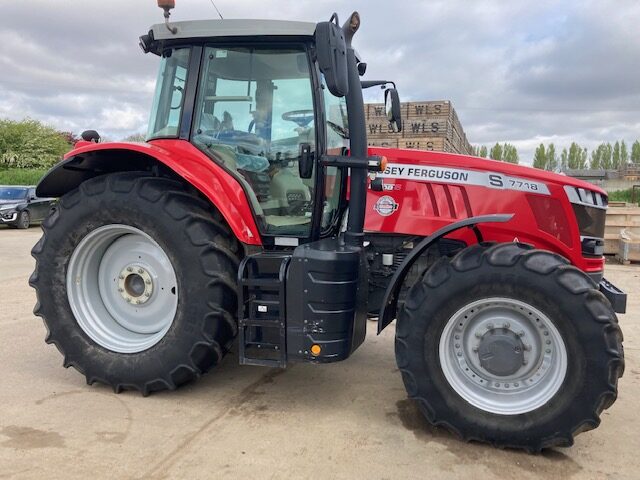 T7015998 2019 Massey Ferguson 7718S Efficient Dyna 6 4WD Tractor