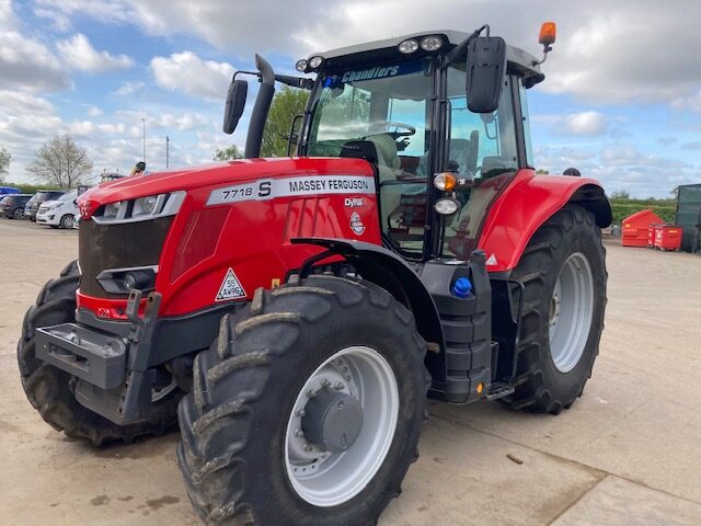 T7015998 2019 Massey Ferguson 7718S Efficient Dyna 6 4WD Tractor
