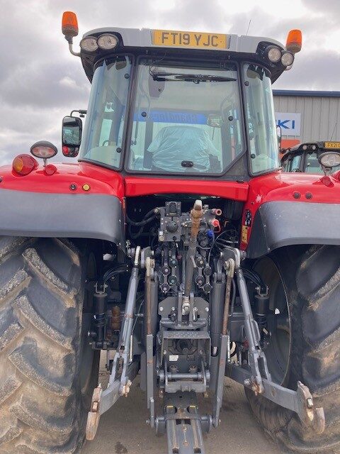 T7015998 2019 Massey Ferguson 7718S Efficient Dyna 6 4WD Tractor