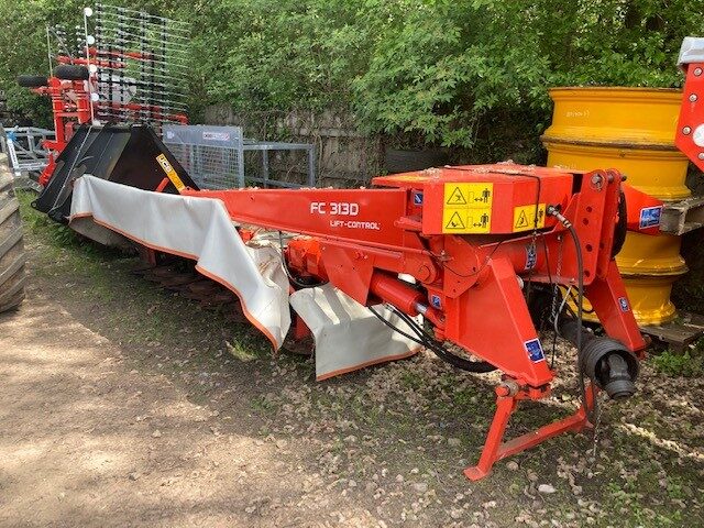 GM036024 Kuhn FC313D Mower Conditioner.
