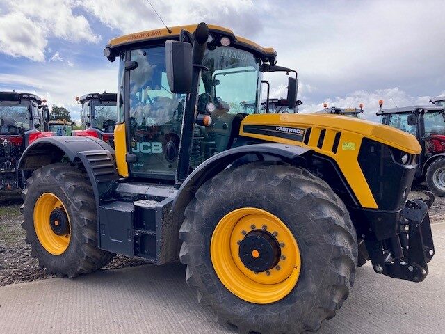 T4011003 – 2021 JCB 4220 Tractor