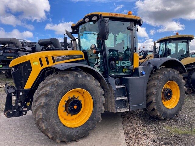 T4011003 – 2021 JCB 4220 Tractor