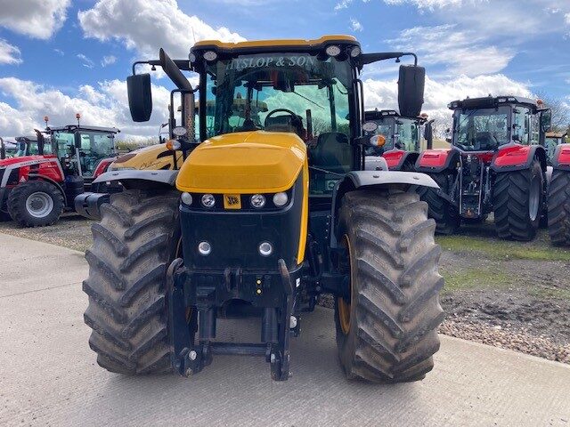 T4011003 – 2021 JCB 4220 Tractor