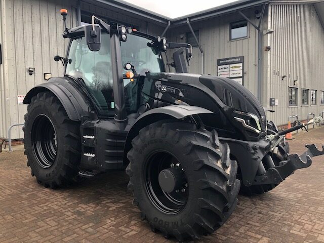 VA000127 2022 Valtra T235D 4WD Tractor