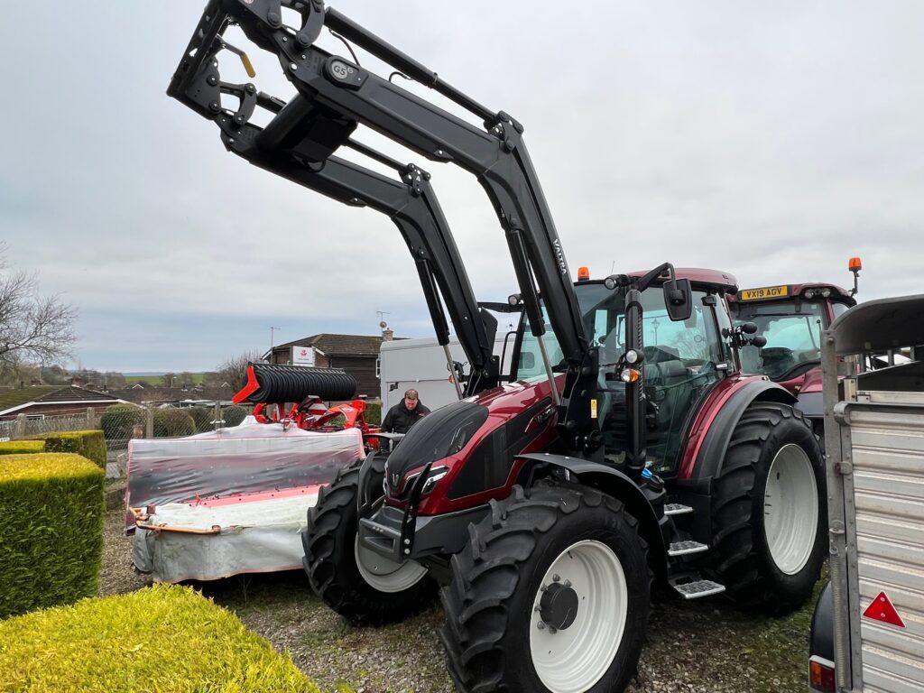 Valtra G125EV VALTRA TRAKTOR  Tracteur mat�riel d'occasion