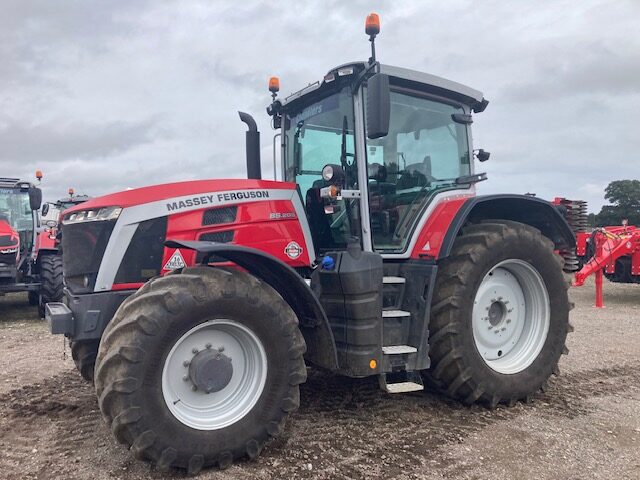 T2028823 – 2021 Massey Ferguson 8S.205 Excluisve Tractor