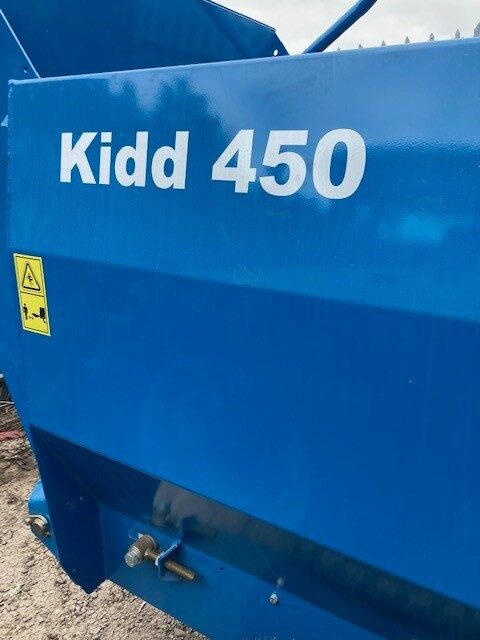 2M039943 New 2022 Kidd 450 Bale Shredder