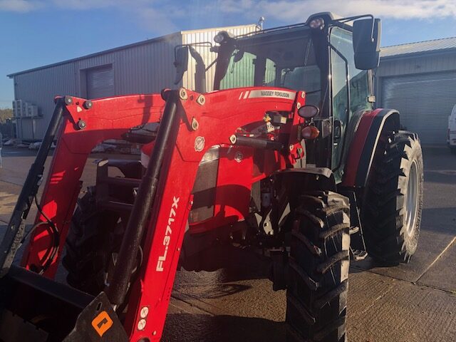AM000160 2020 MASSEY FERGUSON 5711 GLOBAL 4WD TRACTOR & LOADER
