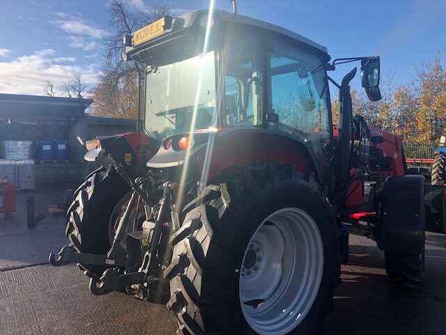 AM000160 2020 MASSEY FERGUSON 5711 GLOBAL 4WD TRACTOR & LOADER