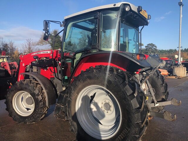 AM000160 2020 MASSEY FERGUSON 5711 GLOBAL 4WD TRACTOR & LOADER