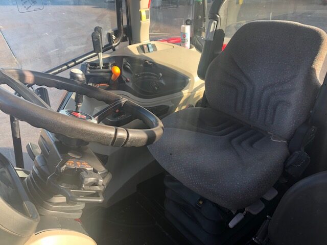 AM000160 2020 MASSEY FERGUSON 5711 GLOBAL 4WD TRACTOR & LOADER