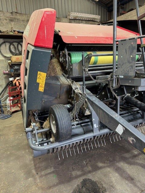 T2032596 2020 Massey Ferguson RB3130F Round Baler