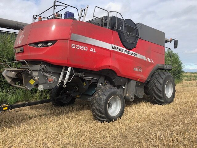 T5011610 2015 MASSEY FERGUSON DELTA 9380AL COMBINE