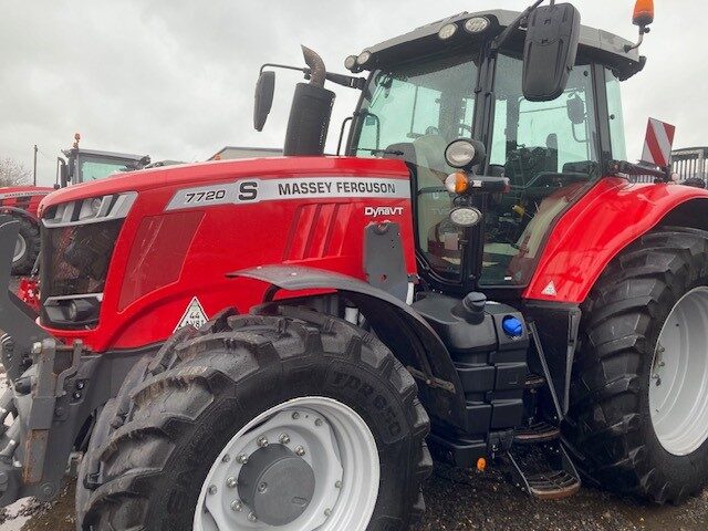 TB001229 – 2020 Massey Ferguson 7720 Tractor