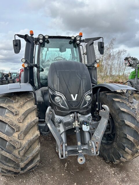 T7017007 2020 Valtra T234V ST MR19 4WD Tractor