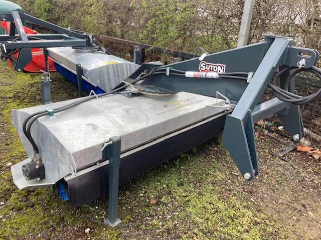 5M03147C NEW SUTON CH230 CONTRACTOR ROAD BRUSH HYDRAULIC DRIVE.