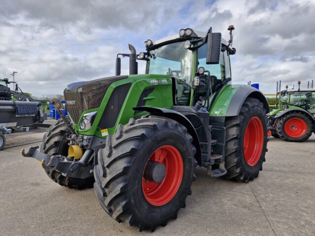 TD001496 2017 Fendt 828 Vario Profi Plus 4WD Tractor
