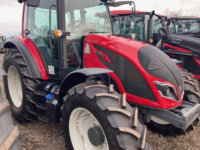 VA000090 VALTRA A115 MH4 4WD TRACTOR