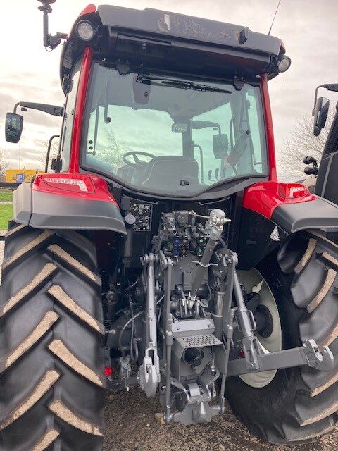 VA000090 VALTRA A115 MH4 4WD TRACTOR