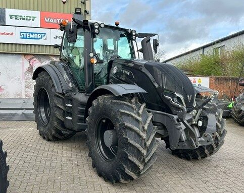 VA000119 VALTRA T235D 4WD TRACTOR