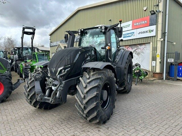 VA000119 VALTRA T235D 4WD TRACTOR