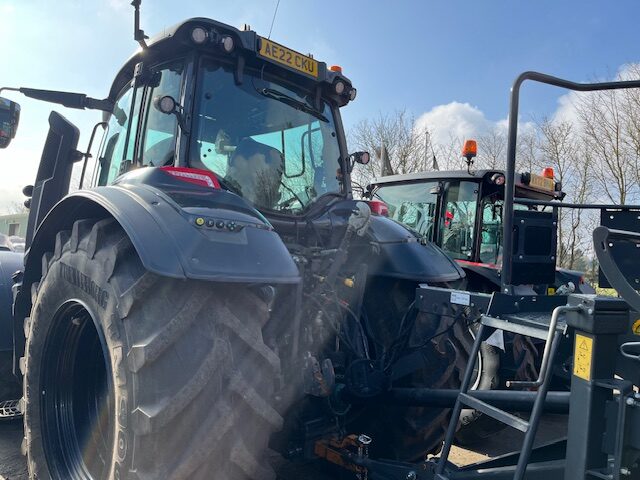 VA000120 VALTRA T235D 4WD TRACTOR