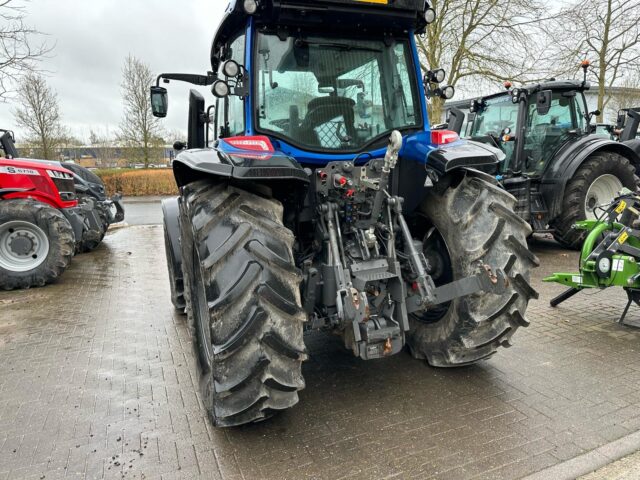 VA000165 2022 VALTRA G125EA 4WD TRACTOR & G5S LOADER