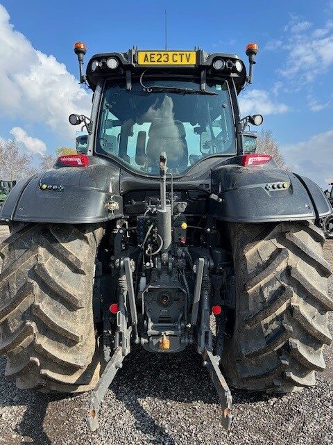 VA000233 2023 VALTRA T235D 4WD TRACTOR