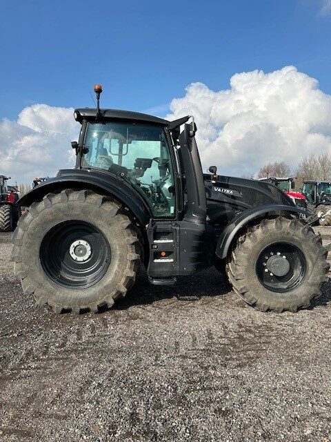 VA000237 2023 VALTRA T235D 4WD TRACTOR