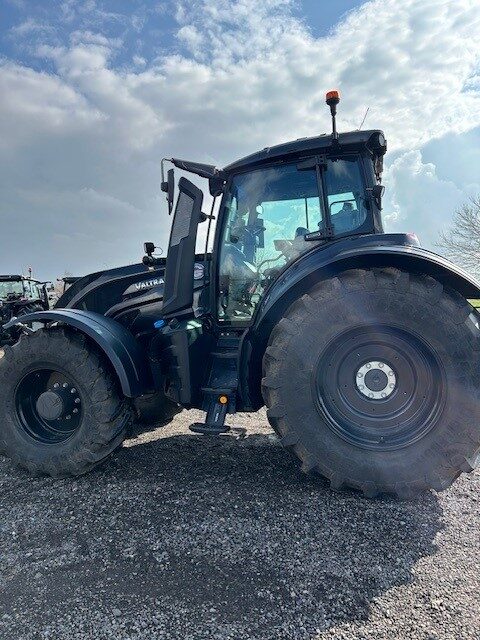 VA000237 2023 VALTRA T235D 4WD TRACTOR