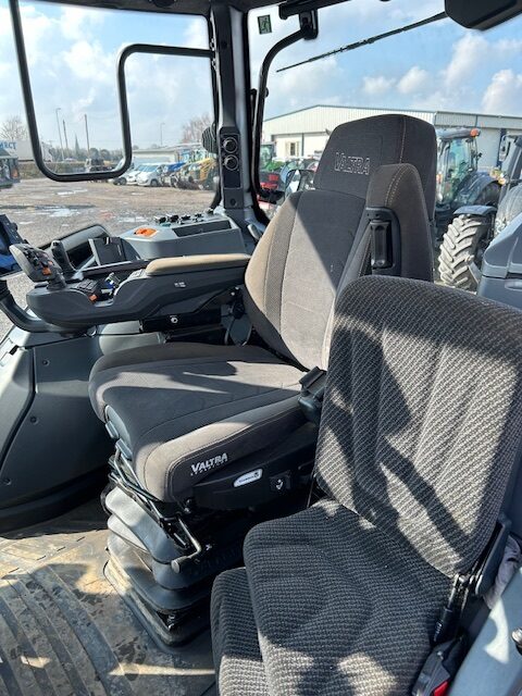 VA000238 2023 VALTRA T235D 4WD TRACTOR