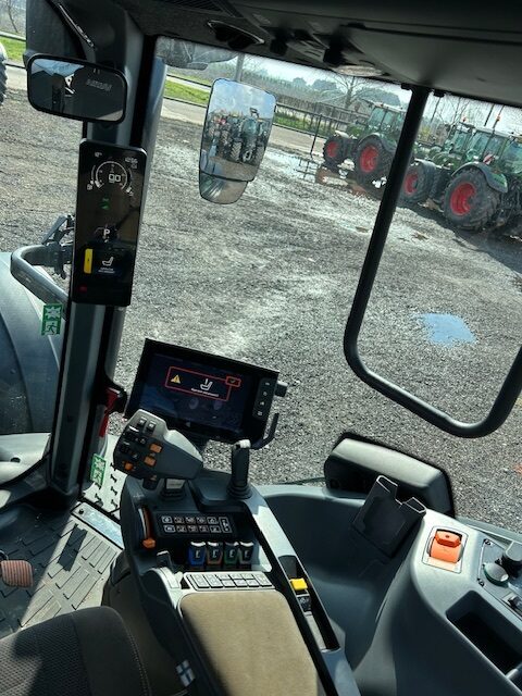VA000238 2023 VALTRA T235D 4WD TRACTOR