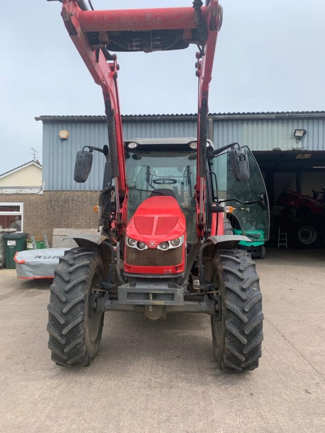 TI000241 2018 MASSEY FERGUSON 5712S ESD4 4WD TRACTOR