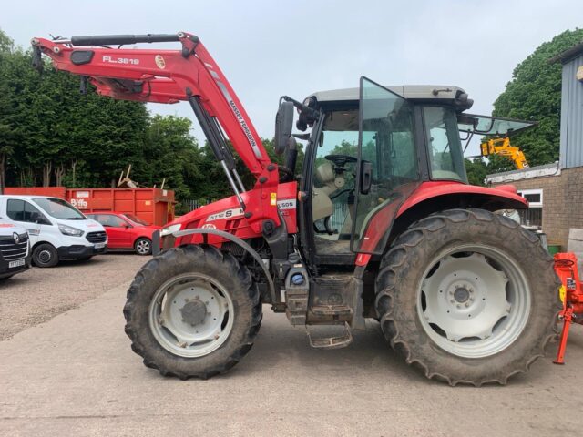 TI000241 2018 MASSEY FERGUSON 5712S ESD4 4WD TRACTOR