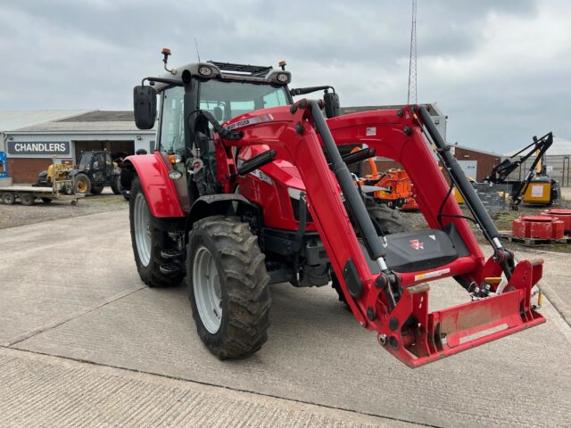 2M040441 2020 Massey Ferguson 5713S ESD4 4WD Tractor & MF FL4018 Loader