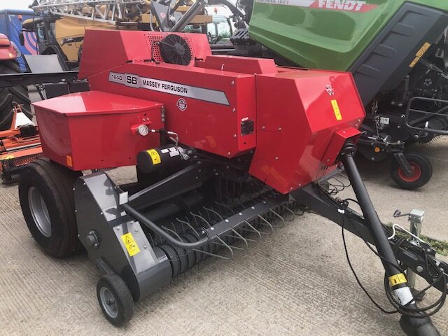MA005153 NEW MF1840 SMALL SQUARE BALER