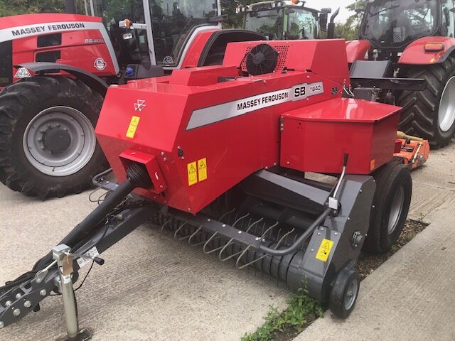 MA005153 NEW MF1840 SMALL SQUARE BALER