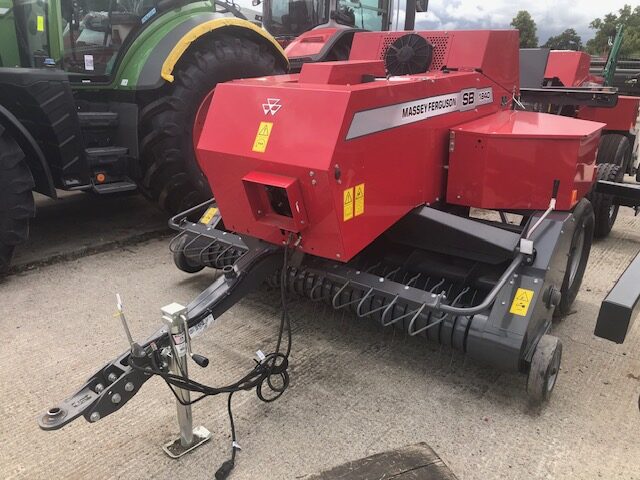 MA005147 NEW MF1840 SMALL SQUARE BALER