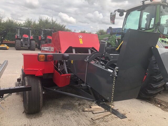 MA005147 NEW MF1840 SMALL SQUARE BALER